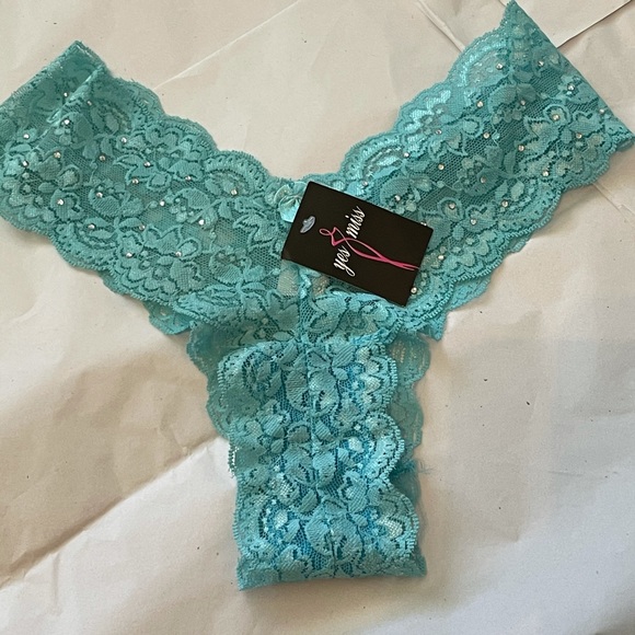 NWT & NWOT All 3 Thongs Are Large Were Packed Away - Picture 8 of 11